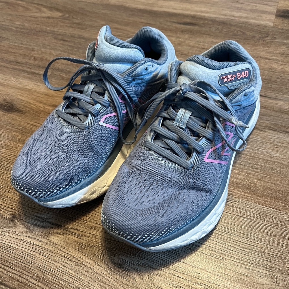 New Balance Womens Running Shoes 840 V1 Size 9 Grey Pink White Fresh Foam X